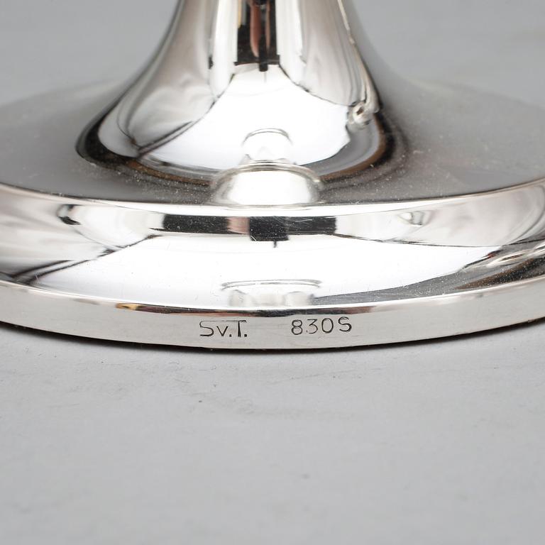 LJUSSTAKAR, ett par, Svend Toxvaerd, Danmark, 1900-talets andra hälft. Fylld fot.