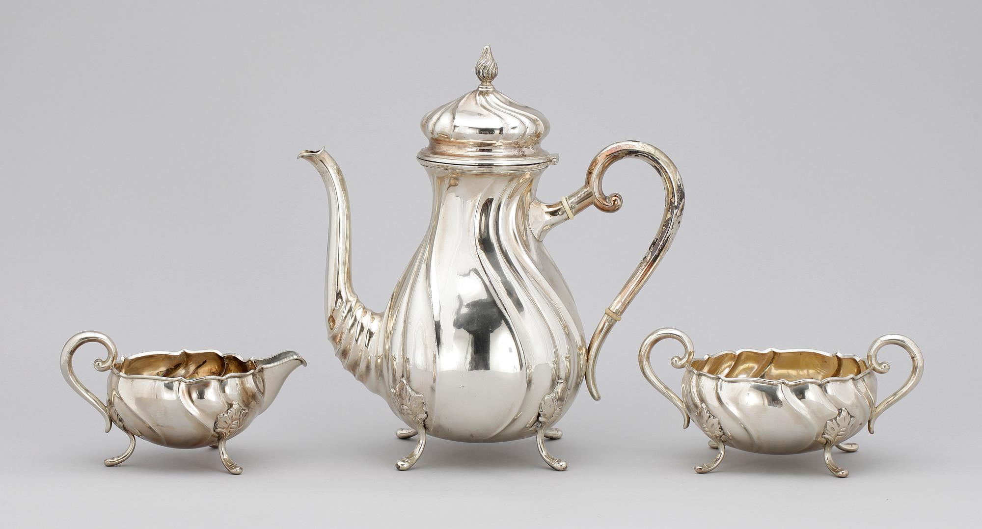 KAFFESERVIS, 3 delar, silver, rokokostil, Christian F. Heise, Köpenhamn, Danmark, 1920. Totalvikt 1025.