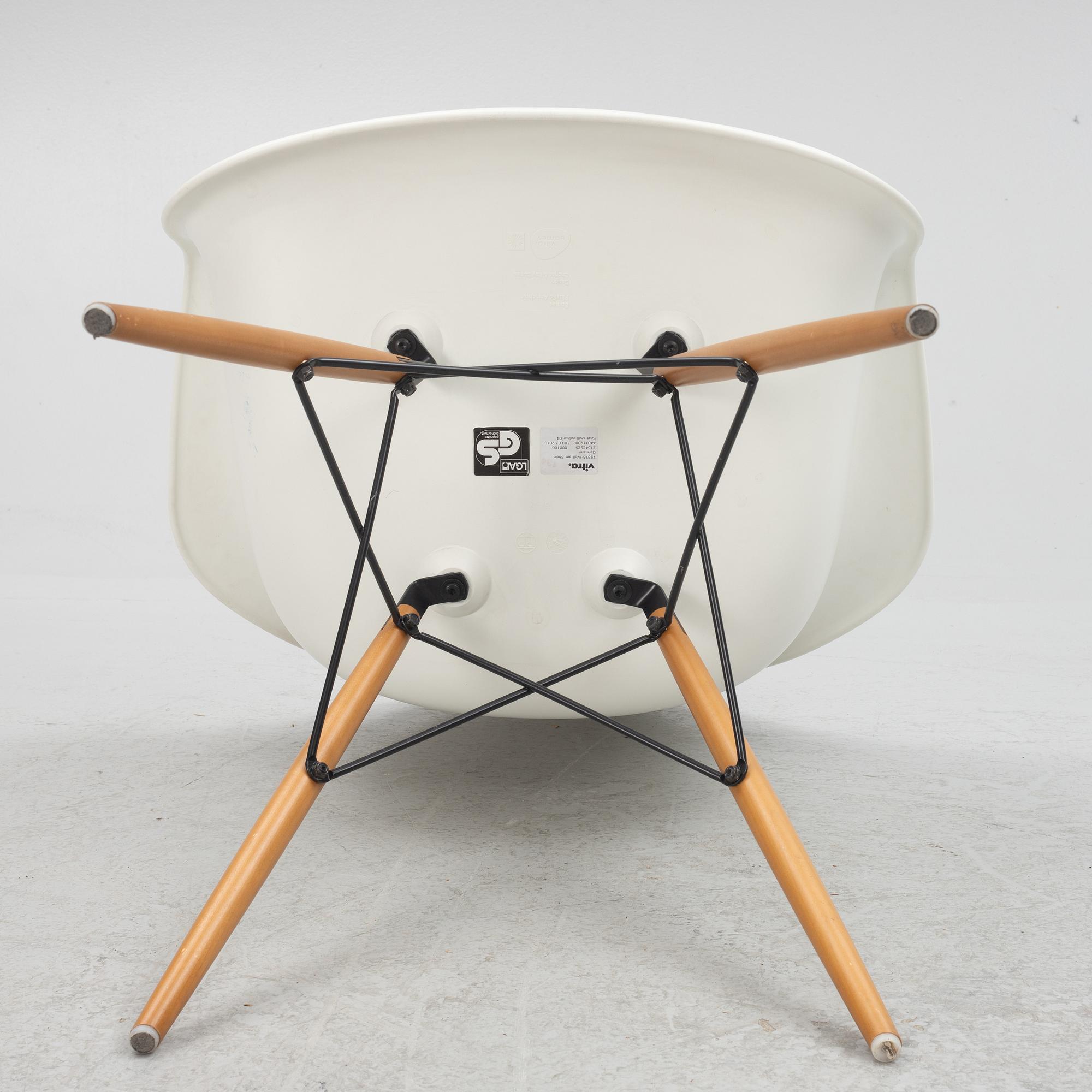 Charles & Ray Eames, a "plastic Armchair" Vitra, 2013.