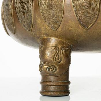 A large tripod copper alloy censer, 17th/18th Century.