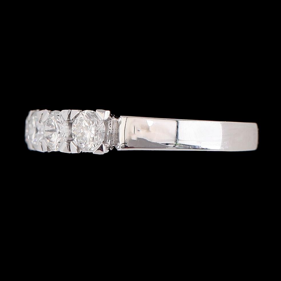 RING, 18k vitguld, 5 briljantslipade diamanter tot ca 0.94 ct.