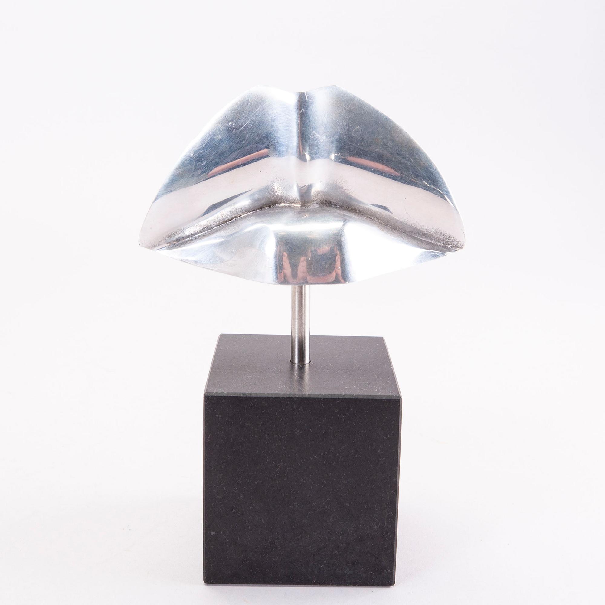 Birgitta Stenberg Hultén, skulptur, signerad och numrerad  43/100.