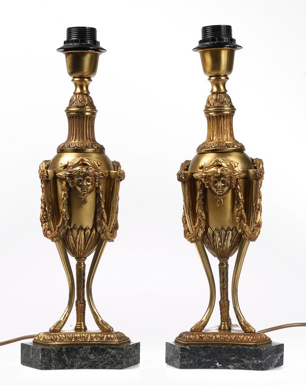 BORDSLAMPOR, ett par, empirstil, 1900-tal.