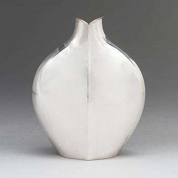 Tapio Wirkkala, A TW 42 silver vase, Kultakeskus, Hämeenlinna 1956.