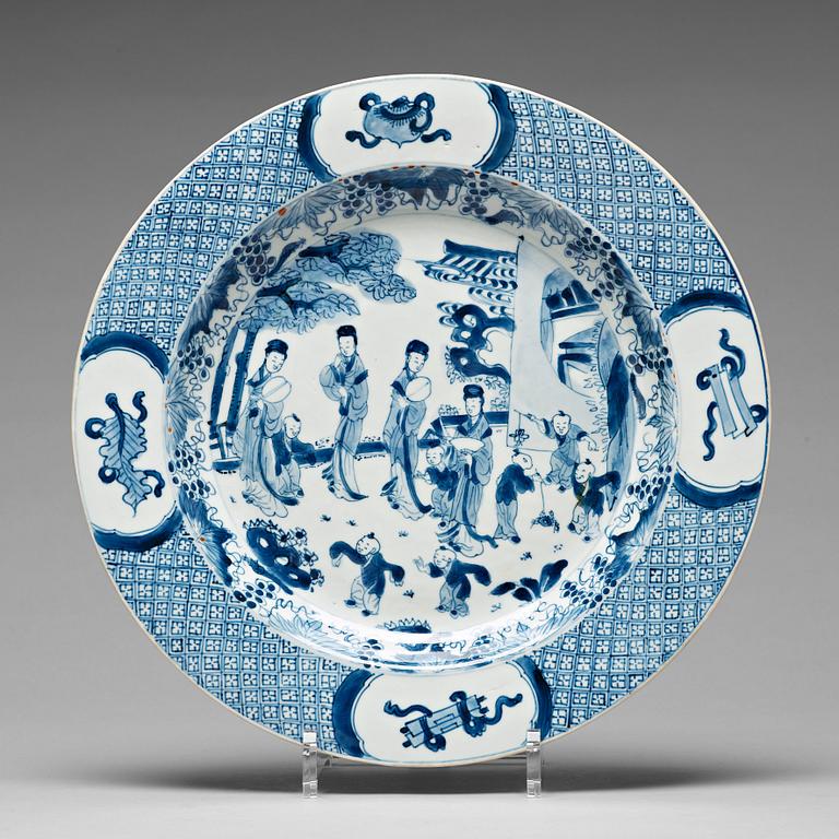 A blue and white charger, Qing dynasty, Kangxi (1662-1722).