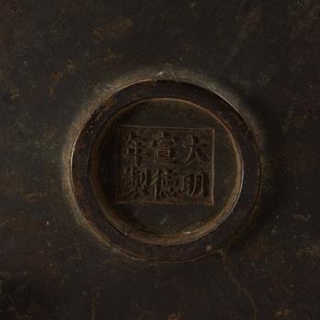 RÖKELSEKAR, brons. Ming dynastin (1368-1644), med Xuande sex karaktärers märke.