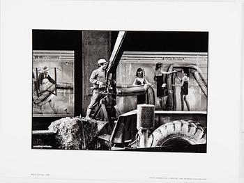 WILLY RONIS, Portfolio with 12 photographs reproduced in black and white on thick paper.  Published in 1986.