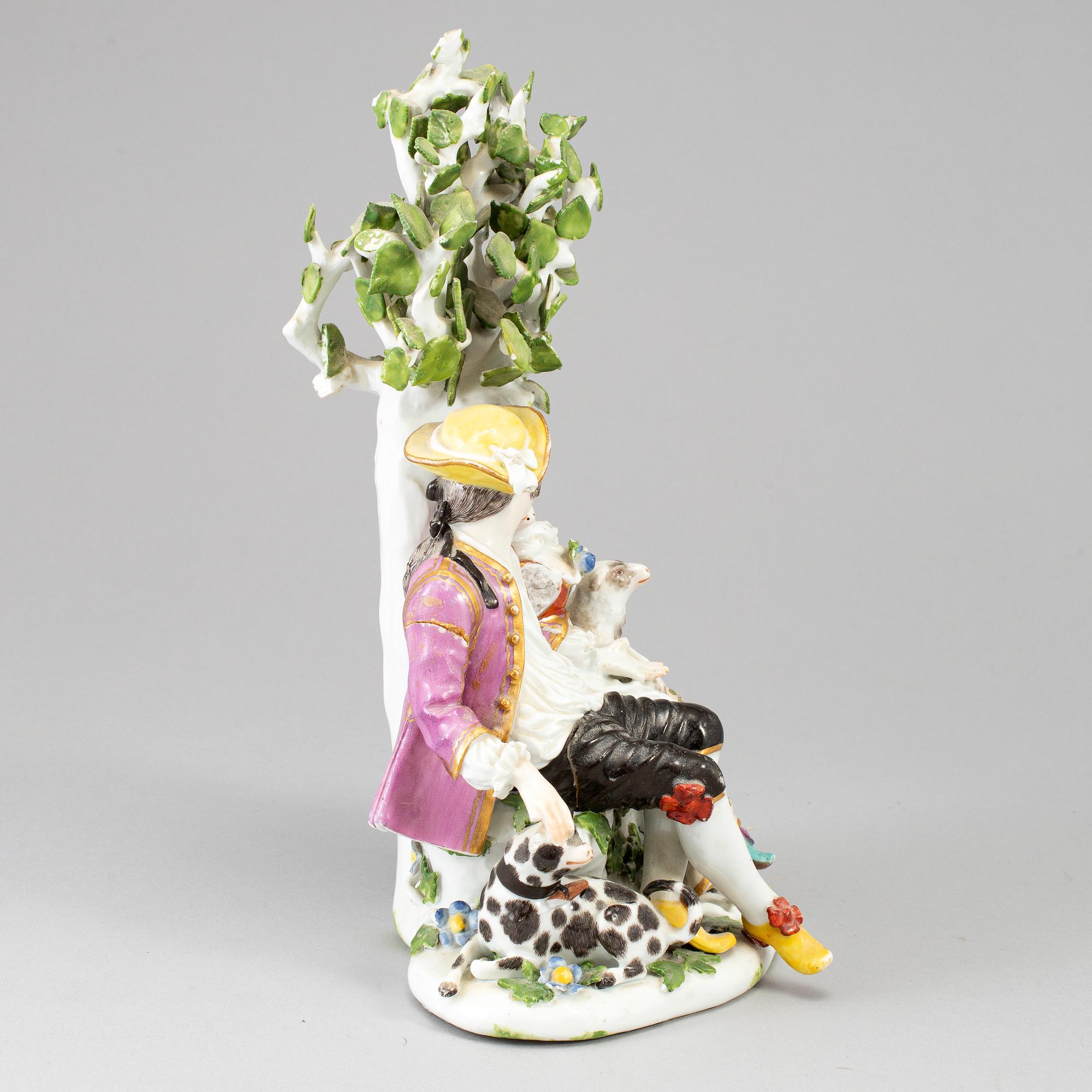A porcelain figurine group, first half of the 20th century.