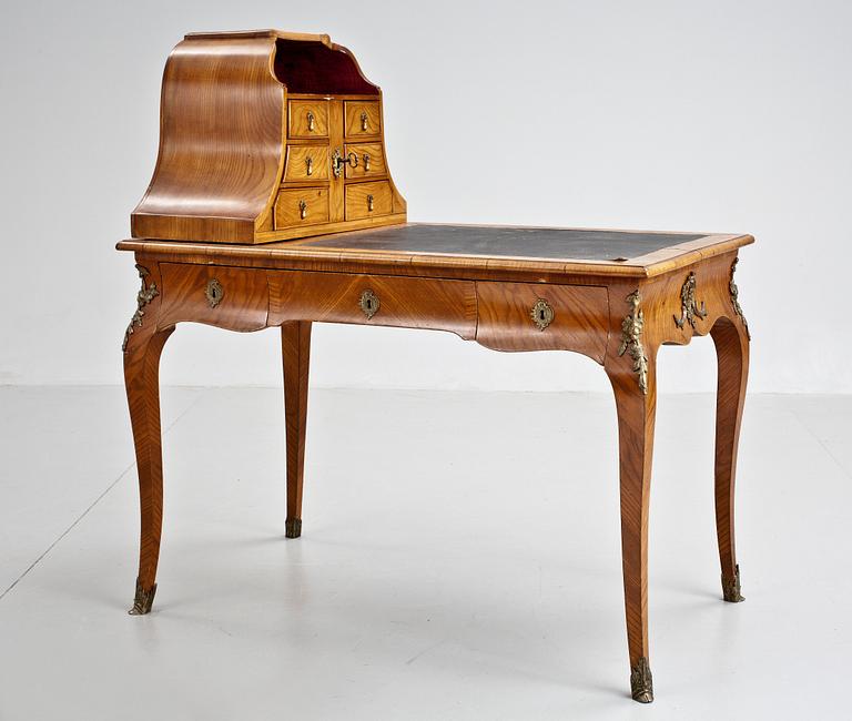 A writingtable, partly from the 18th century.