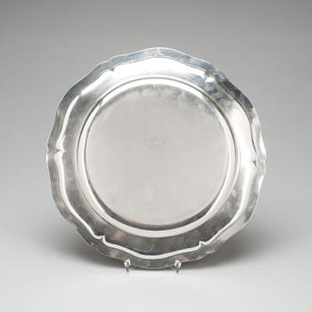 FAT, silver, rokokostil. Svensk otydl. mästarstämpel 1937. Ca 600g.