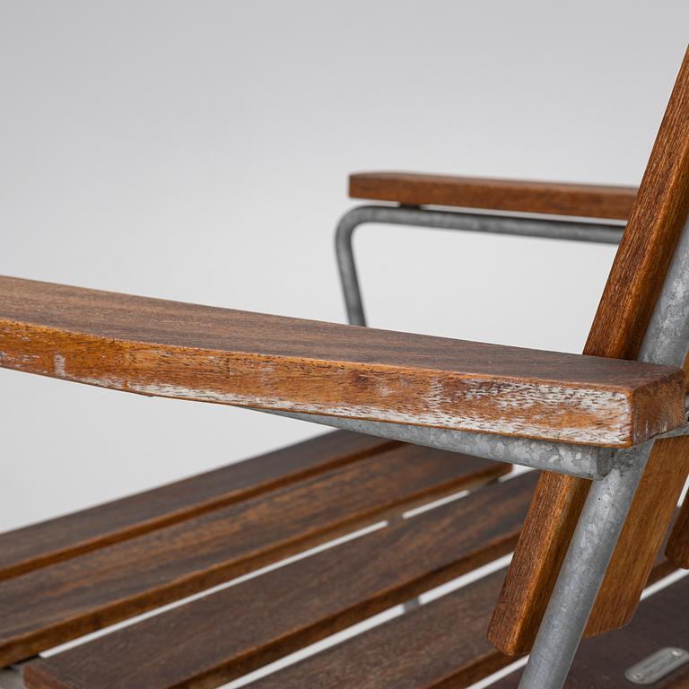 A pair od 'A3' sun loungers, Grythyttan.