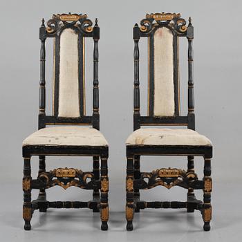 STOLAR, ett par, så kallade kronstolar, barock, 1700-talets första hälft.