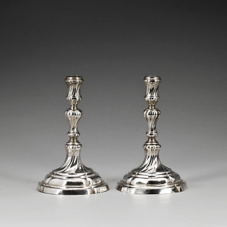LJUSSTAKAR, silver,  ett par, otydliga stämplar, rokokostil, Europa, trol 1800-tal.