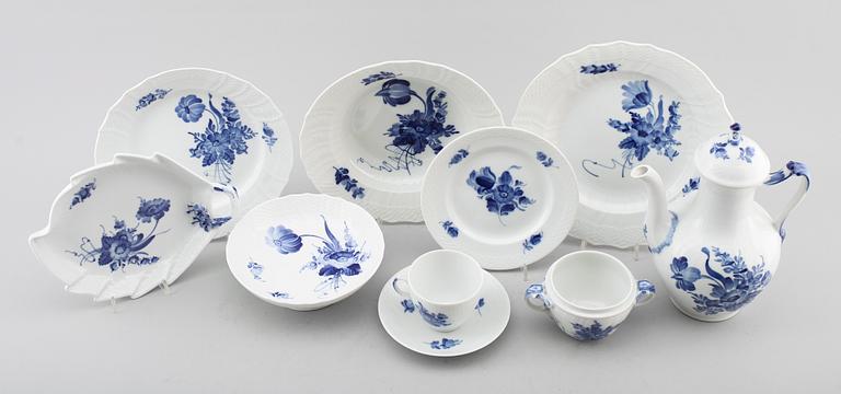 SERVISPORSLIN, 32 delar, "Blå Blomst", Royal Copenhagen.