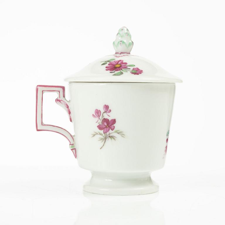 Kopp med lock, fat, porslin, Meissen respektive KPM, 1700-/1800-tal.