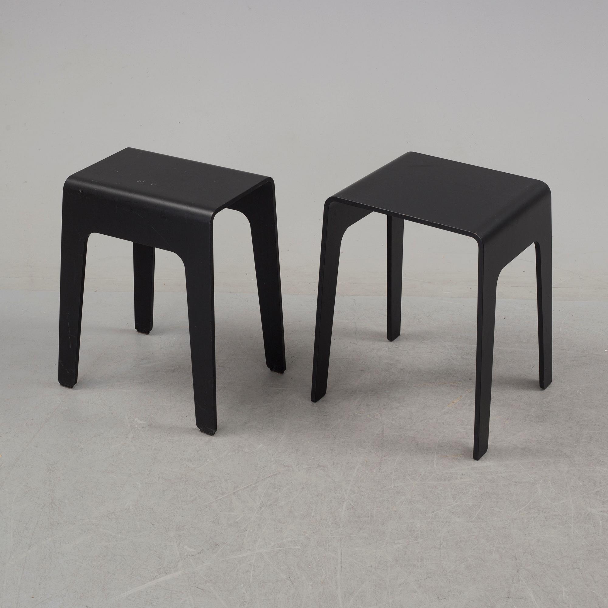 PETER BRANDT, bord/pallar 4 + 2, "Bimbo", för Blå station, Åhus, 2010-2011.