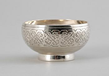 SKÅL, silver, St Petersburg, 1884. Kontrollstämplad av Ivan Vonif Yestigneev. Vikt ca 80 gram.