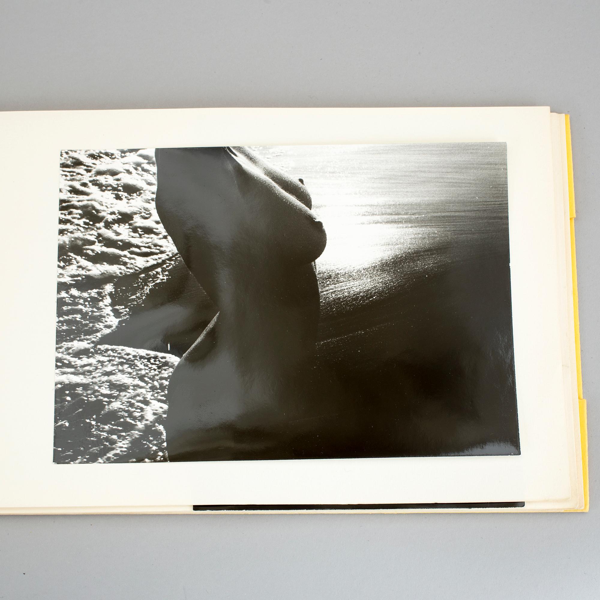 LUCIEN CLERGUE, album med 11 gelatinsilverfotografier, vintage. Numrerad 192, upplaga 250.