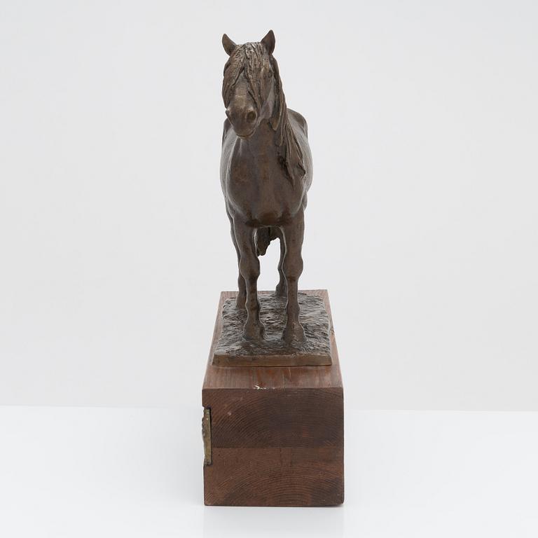 Herman Joutsen, pronssiveistos, signeerattu HJ 80, merkattu SA 1939-45.