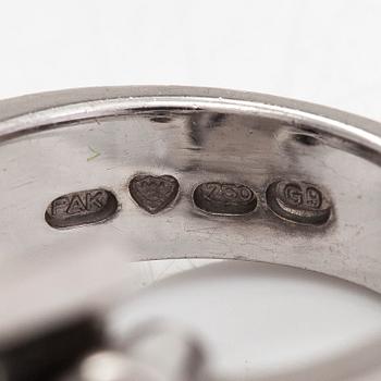An 18K whitegold ring with an emeraldcut smokey quartz and diamonds approx 0.70 ct in total, Kultala, Helsinki 2008.