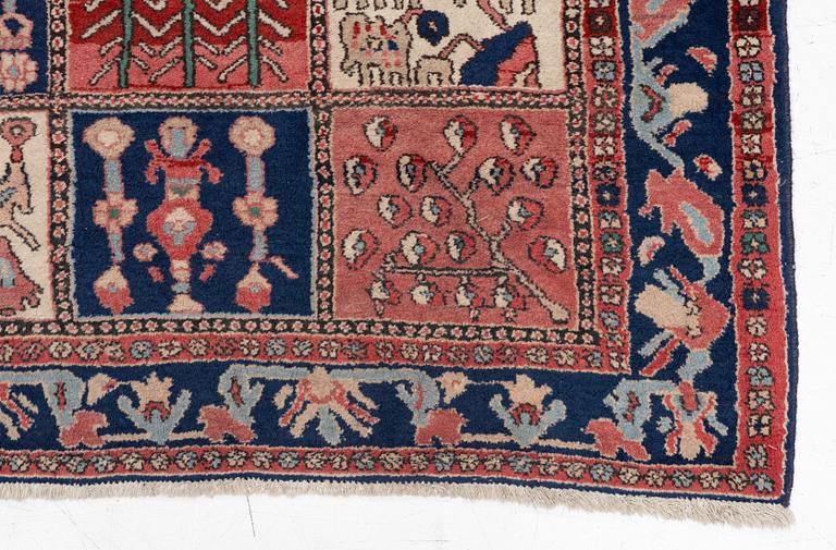 Rug, Bakhtiari, approx. 302 x 160 cm.