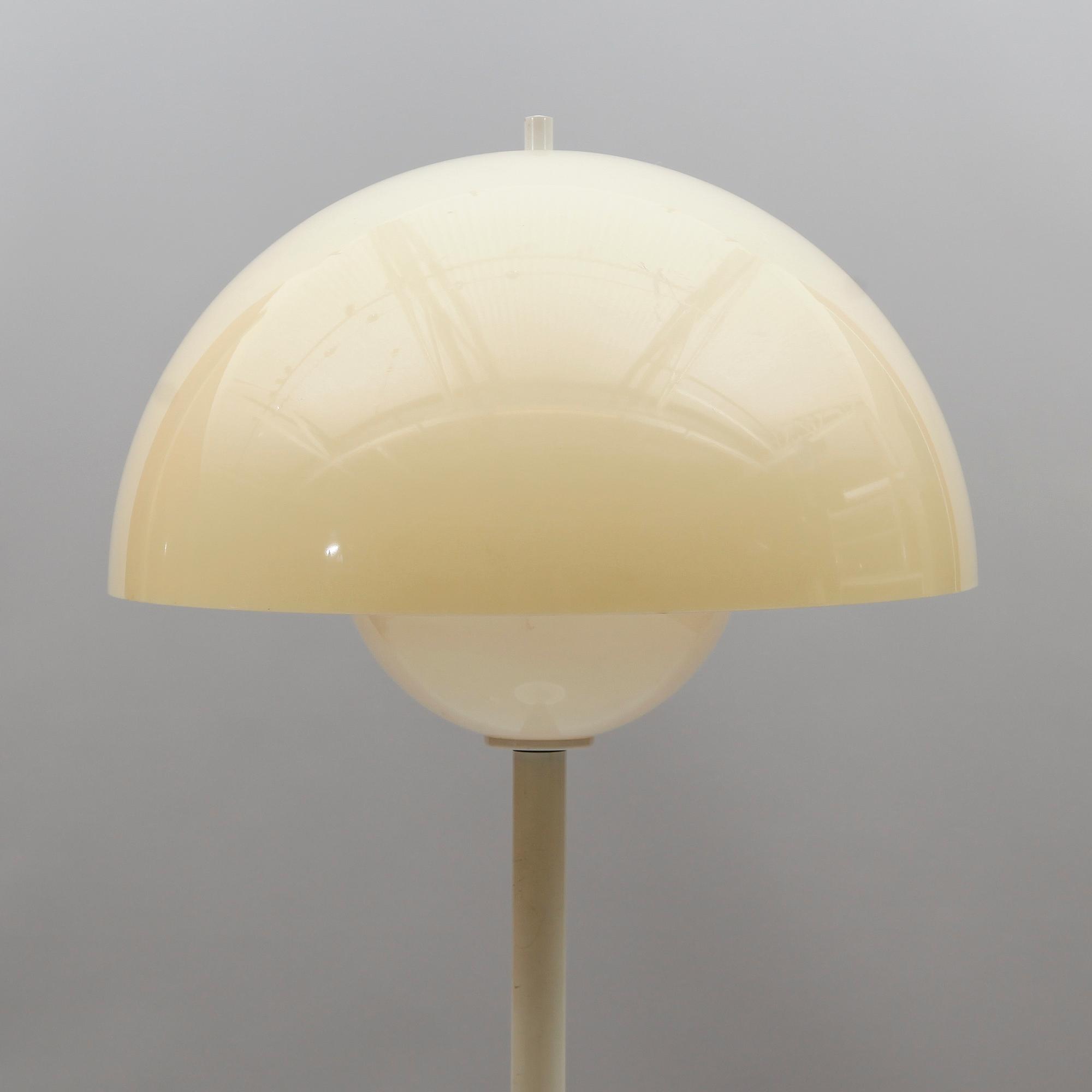 GOLVLAMPA, 1900-talets andra hälft.