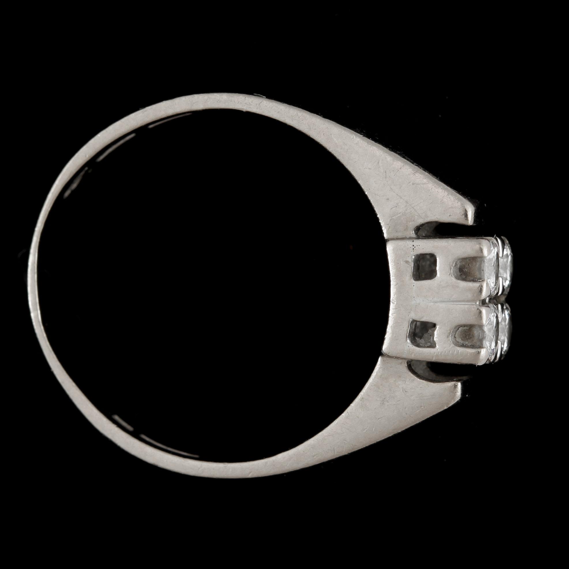 RING, 18k vitguld med 4 briljantslipade diamanter, enligt gravyr 0,24 ct. Vikt ca 4 gram.