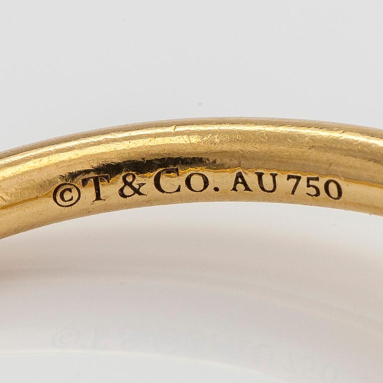 Tiffany & Co, a "T-wire" 18K gold ring.