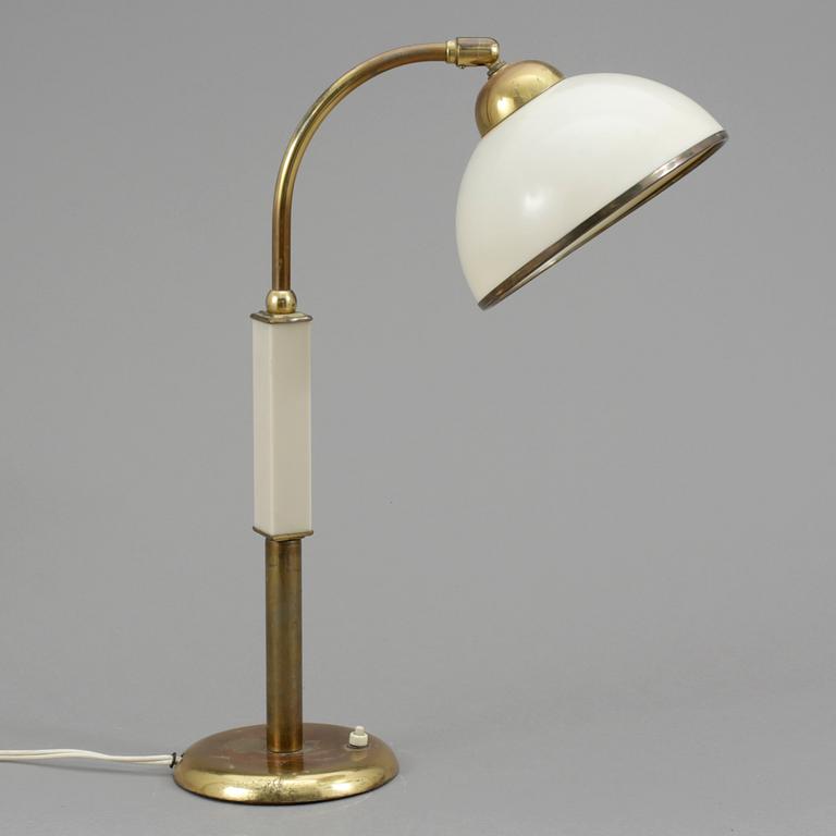 BORDSLAMPA, 1900-talets första hälft.