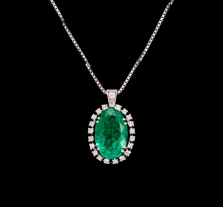 An emerald and brilliant cut diamond pendant, tot. app. 0.60 cts.