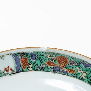 A pair of Chinese famille verte dishes, Qing dynasty, 18th century.