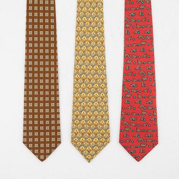 Hermès, three silk ties.