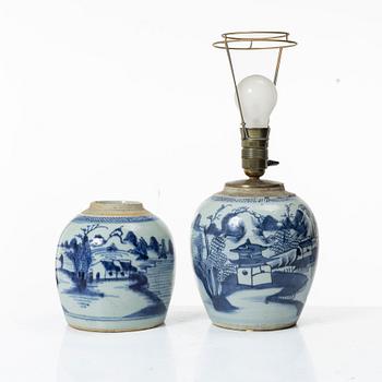 Bojan and lamp, porcelain. Qing dynasty, 19th century.