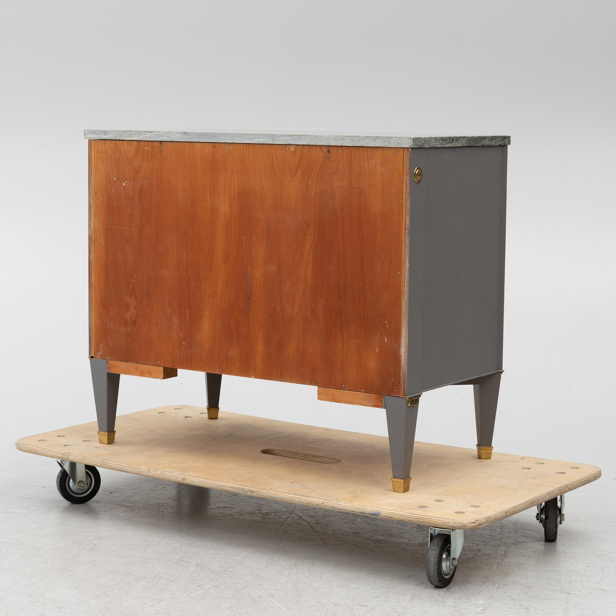 Chest of drawers, Gustavian style, 20th century.