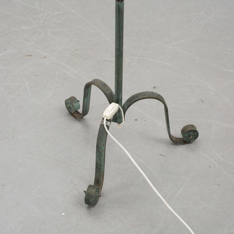 GOLVLAMPA, smidesjärn, 1900-talets första hälft.