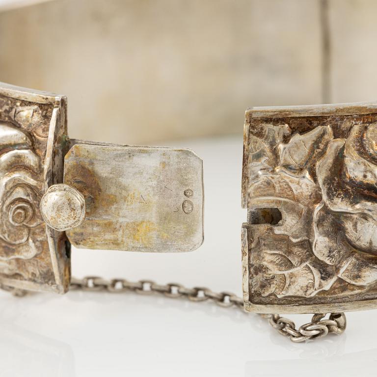 Armring samt armband, dekor av filigran, silver.