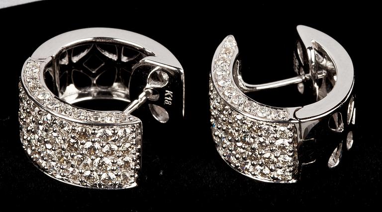 A pair of brilliant cut diamond earrings, tot. 1.77 cts.