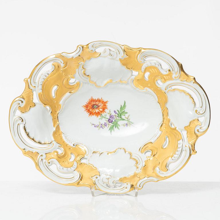 Meissen, a porcelain bowl, Germany 1934-45.