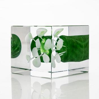 Oiva Toikka, årskub 1992, signerad Oiva Toikka Nuutajärvi 1992, numrerad 53/2000.