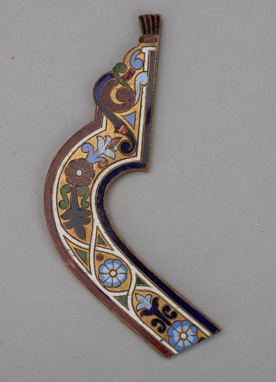 FOTOALBUM samt STÄLLNING, mässing, emaljerad dekor. Ryssland, 1900-talets början.