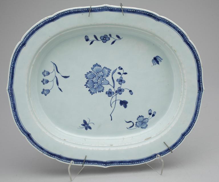 UPPLÄGGNINGSFAT, kompaniporslin. Kina, Qianlong (1736-95).