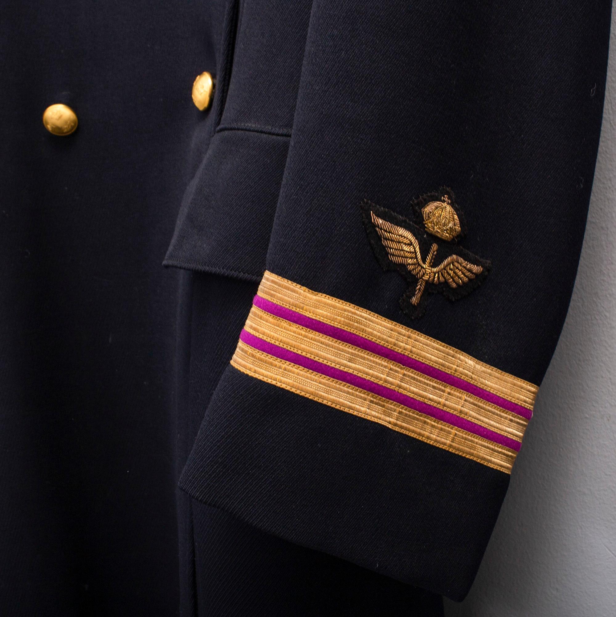 UNIFORMSDELAR svenska, för flygvapenofficer.