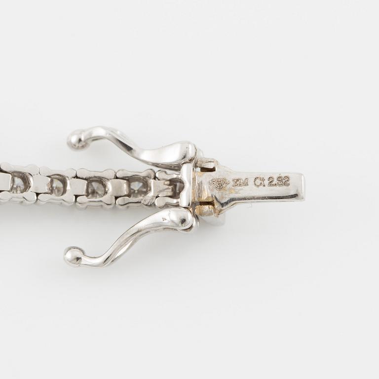 Bracelet 18K white gold with round brilliant-cut diamonds.