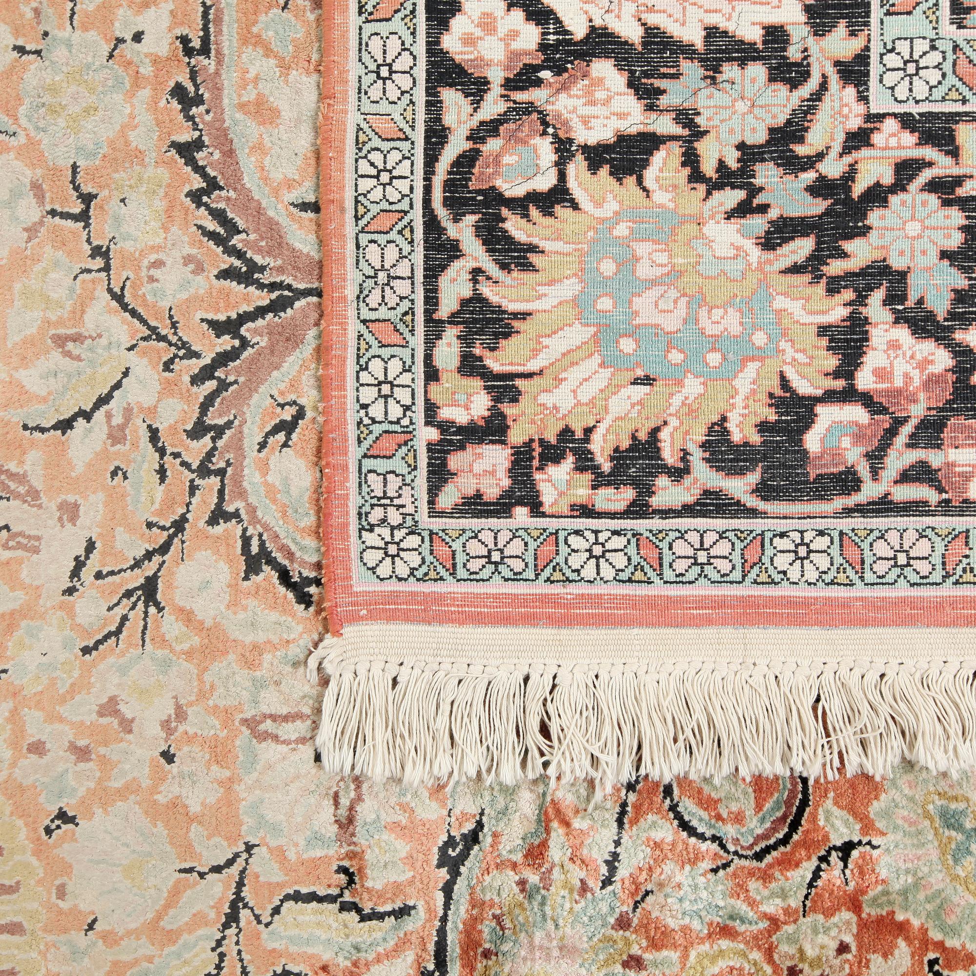 MATTA, orientalisk, silke, 1900-talets andra hälft. 350x250 cm.