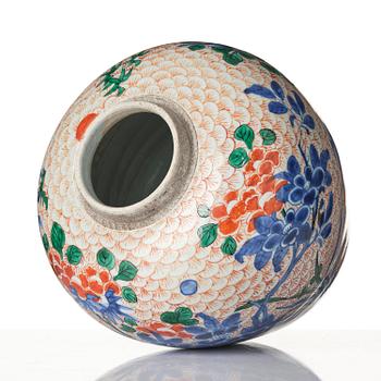 A wucai vase, Transition, 17th century.