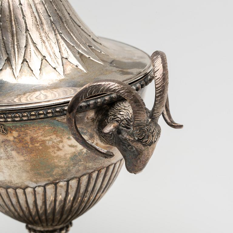 STRÖSOCKERSKÅL, silver, Johan Ekholm, Stockholm, 1795. Vikt ca 611 g.