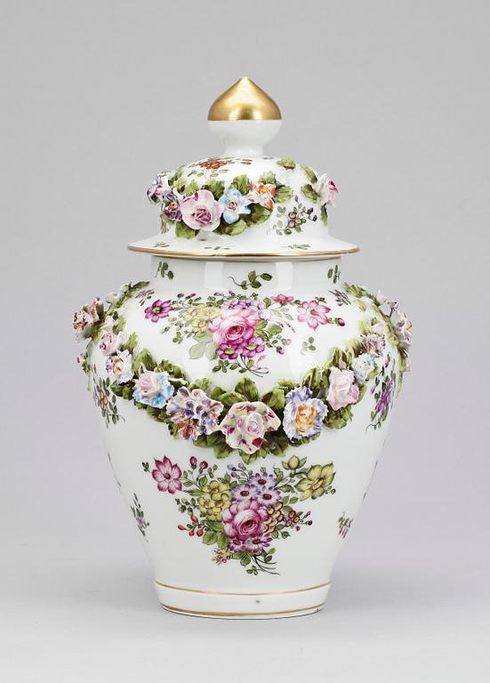 URNA, porslin, Meissen-liknande märke, 1900-talets första hälft.