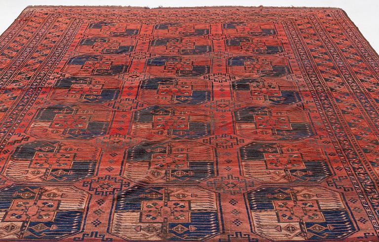 An antique carpet, Ersari, Afghanistan, ca 426 x 311 cm.