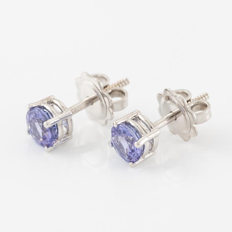 Earrings 18K white gold with tanzanites.