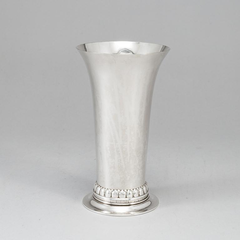 GEORG JENSEN, vas, silver. Danmark, 1919, med Svenska importstämplar.